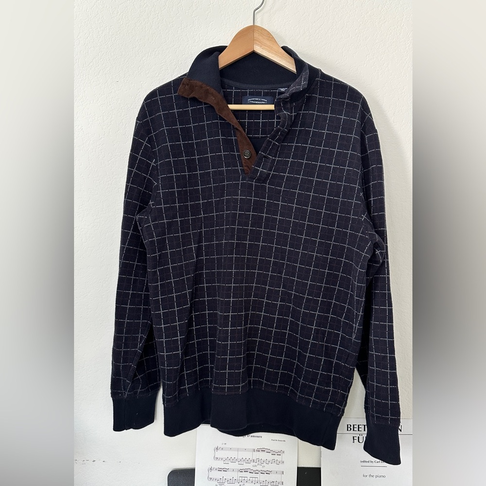 Roundtree & Yorke Navy Checkered V-Neck Sweater – Men’s